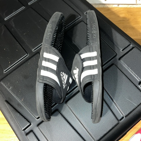 Slides for all occasions, in perfect condition. Massage balls on bottoms. - Picture 4 of 6